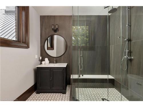 1300 Oak Lane, Mississauga, ON - Indoor Photo Showing Bathroom