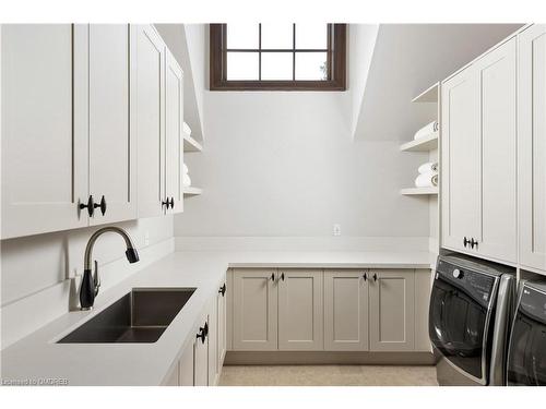 1300 Oak Lane, Mississauga, ON - Indoor Photo Showing Laundry Room