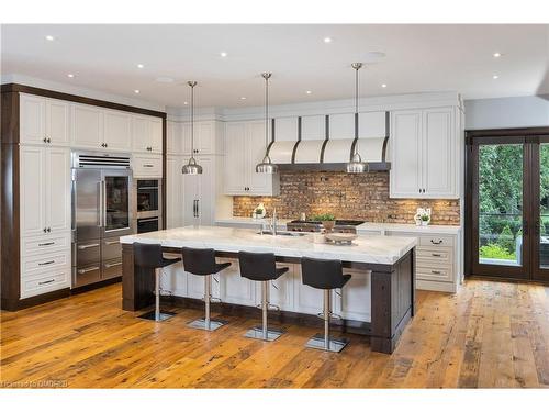 1300 Oak Lane, Mississauga, ON - Indoor Photo Showing Kitchen With Upgraded Kitchen