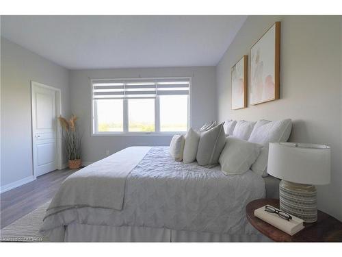 3185 Mintwood Circle Circle, Oakville, ON - Indoor Photo Showing Bedroom