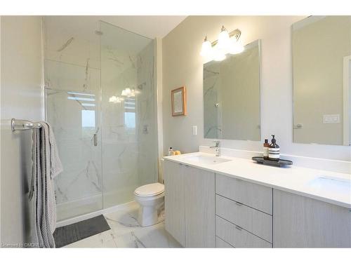 3185 Mintwood Circle Circle, Oakville, ON - Indoor Photo Showing Bathroom