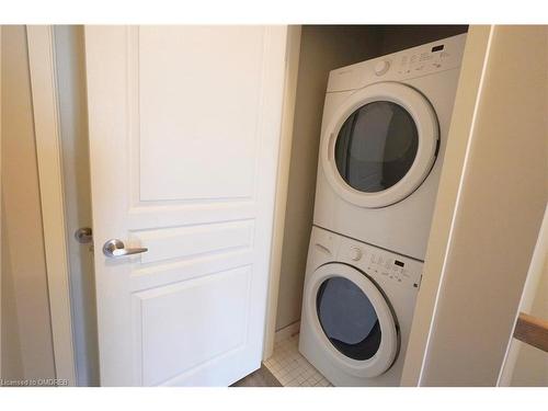 3185 Mintwood Circle Circle, Oakville, ON - Indoor Photo Showing Laundry Room