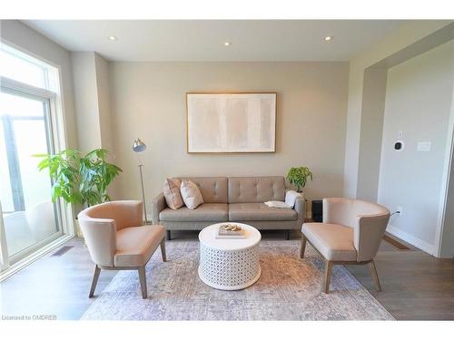 3185 Mintwood Circle Circle, Oakville, ON - Indoor Photo Showing Living Room