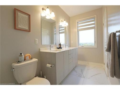 3185 Mintwood Circle Circle, Oakville, ON - Indoor Photo Showing Bathroom