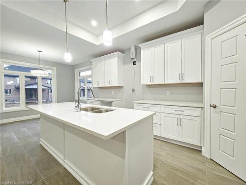 19 Tracy Drive, Chatham-Kent, ON - Indoor Photo Showing Kitchen With Double Sink