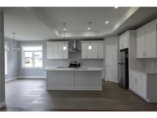 19 Tracy Drive, Chatham-Kent, ON - Indoor Photo Showing Kitchen With Double Sink