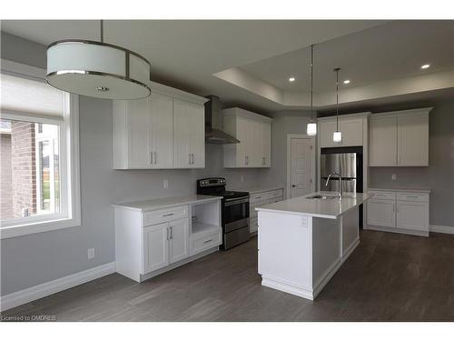 19 Tracy Drive, Chatham-Kent, ON - Indoor Photo Showing Kitchen With Double Sink With Upgraded Kitchen