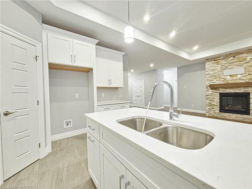 19 Tracy Drive, Chatham-Kent, ON - Indoor Photo Showing Kitchen With Double Sink