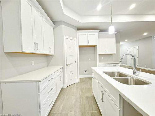 19 Tracy Drive, Chatham-Kent, ON - Indoor Photo Showing Kitchen With Double Sink