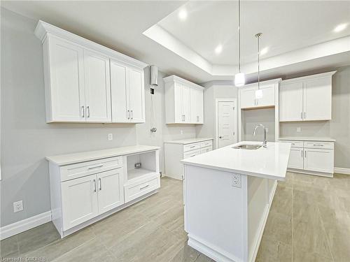 19 Tracy Drive, Chatham-Kent, ON - Indoor Photo Showing Kitchen With Upgraded Kitchen