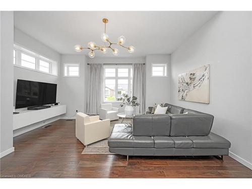 40 Aldgate Avenue, Stoney Creek, ON - Indoor Photo Showing Living Room