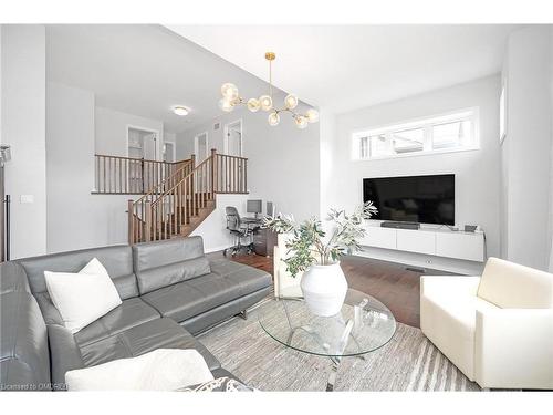 40 Aldgate Avenue, Stoney Creek, ON - Indoor Photo Showing Living Room