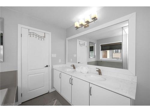 40 Aldgate Avenue, Stoney Creek, ON - Indoor Photo Showing Bathroom