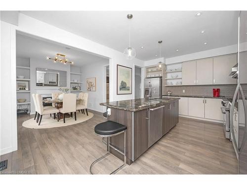 40 Aldgate Avenue, Stoney Creek, ON - Indoor Photo Showing Kitchen With Upgraded Kitchen