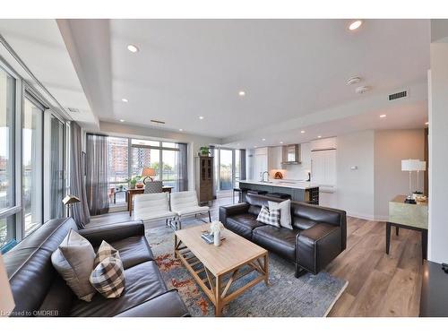 406-2025 Maria Street, Burlington, ON - Indoor Photo Showing Living Room