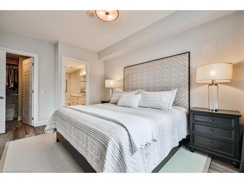 406-2025 Maria Street, Burlington, ON - Indoor Photo Showing Bedroom