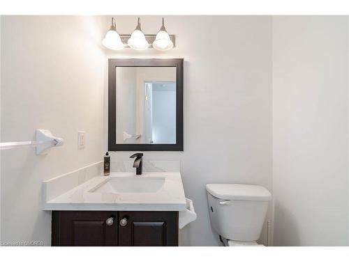 72 Hinrichs Crescent, Cambridge, ON - Indoor Photo Showing Bathroom