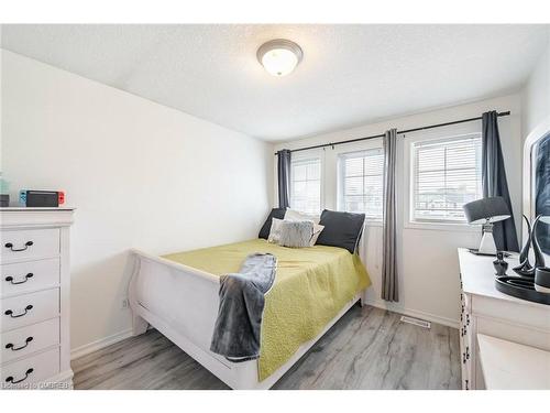 72 Hinrichs Crescent, Cambridge, ON - Indoor Photo Showing Bedroom