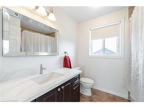 72 Hinrichs Crescent, Cambridge, ON - Indoor Photo Showing Bathroom