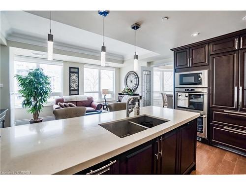 327-3500 Lakeshore Rd W, Oakville, ON - Indoor Photo Showing Kitchen With Double Sink With Upgraded Kitchen