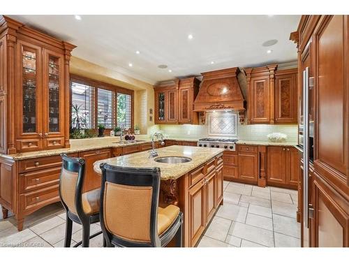 559 Golfview Court, Oakville, ON - Indoor Photo Showing Kitchen