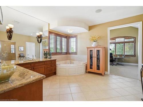 559 Golfview Court, Oakville, ON - Indoor Photo Showing Bathroom