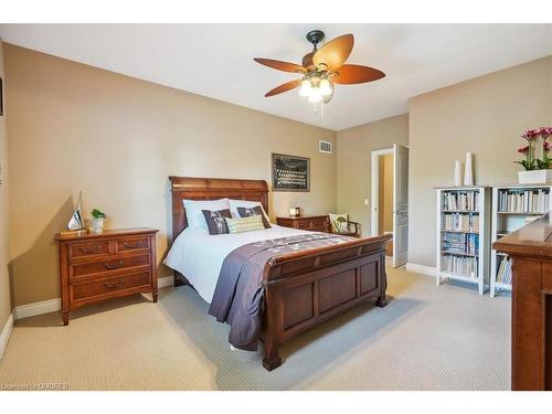 559 Golfview Court, Oakville, ON - Indoor Photo Showing Bedroom