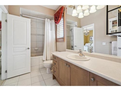 559 Golfview Court, Oakville, ON - Indoor Photo Showing Bathroom