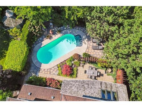 559 Golfview Court, Oakville, ON - Outdoor With In Ground Pool