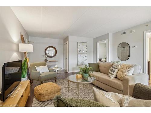 305-4005 Kilmer Drive, Burlington, ON - Indoor Photo Showing Living Room