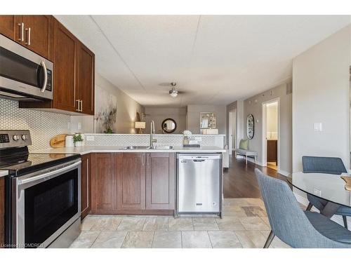 305-4005 Kilmer Drive, Burlington, ON - Indoor Photo Showing Kitchen