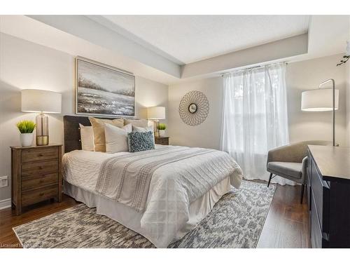 305-4005 Kilmer Drive, Burlington, ON - Indoor Photo Showing Bedroom