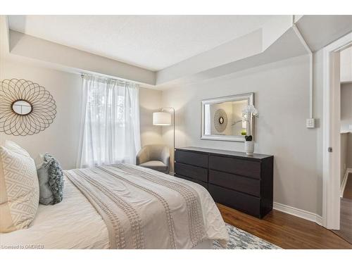 305-4005 Kilmer Drive, Burlington, ON - Indoor Photo Showing Bedroom