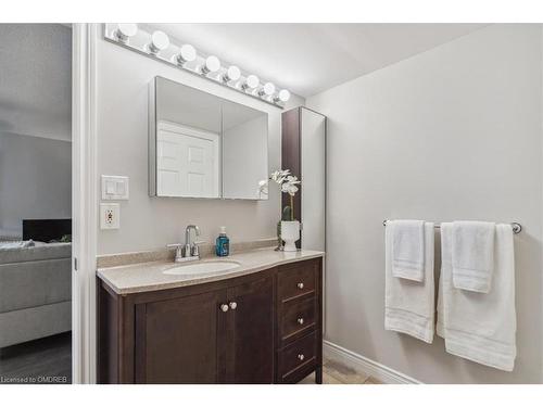 305-4005 Kilmer Drive, Burlington, ON - Indoor Photo Showing Bathroom