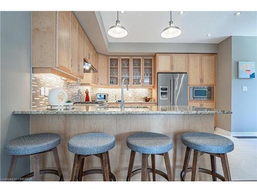 3101 Cornell Common, Oakville, ON - Indoor Photo Showing Kitchen With Upgraded Kitchen