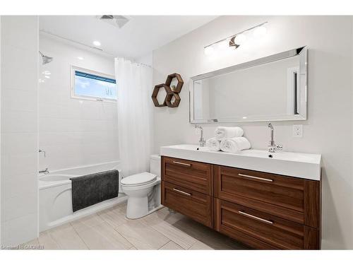 13 Boese Court, St. Catharines, ON - Indoor Photo Showing Bathroom