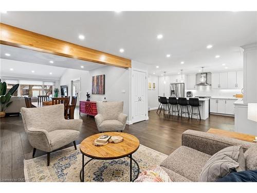 13 Boese Court, St. Catharines, ON - Indoor Photo Showing Living Room