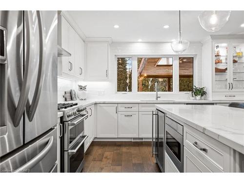 13 Boese Court, St. Catharines, ON - Indoor Photo Showing Kitchen With Upgraded Kitchen