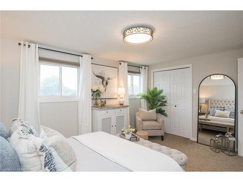 586 Hayward Crescent, Milton, ON - Indoor Photo Showing Bedroom