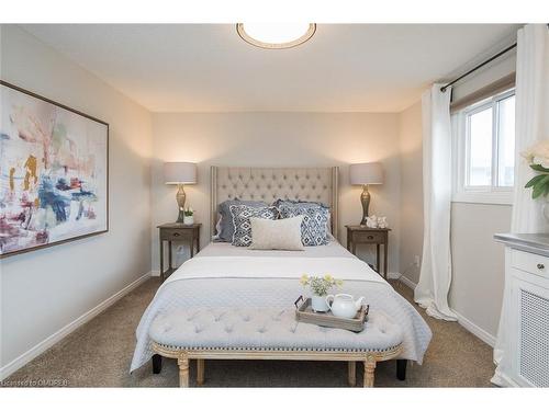 586 Hayward Crescent, Milton, ON - Indoor Photo Showing Bedroom