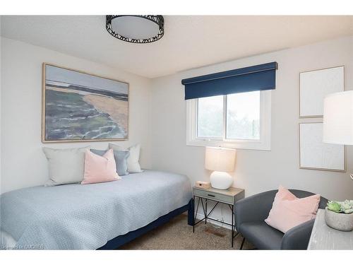 586 Hayward Crescent, Milton, ON - Indoor Photo Showing Bedroom