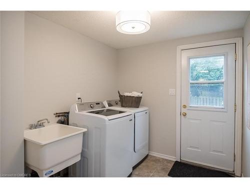 586 Hayward Crescent, Milton, ON - Indoor Photo Showing Laundry Room