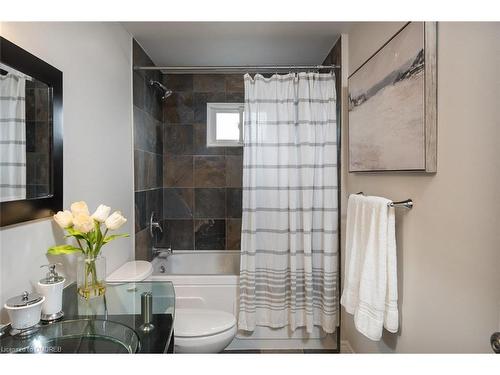 586 Hayward Crescent, Milton, ON - Indoor Photo Showing Bathroom