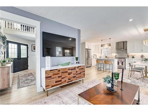 78 Connor Avenue, Collingwood, ON - Indoor Photo Showing Living Room