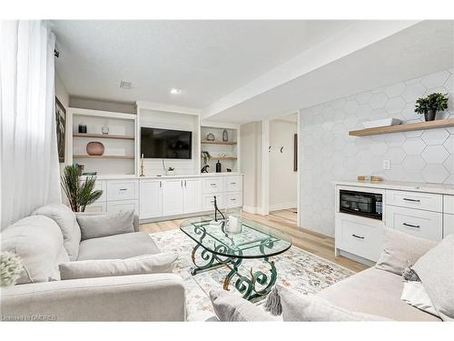 78 Connor Avenue, Collingwood, ON - Indoor Photo Showing Living Room