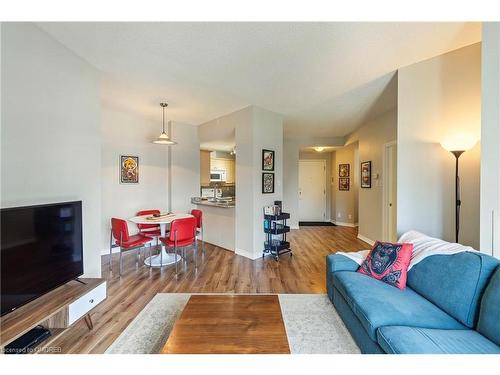 411-135 James Street S, Hamilton, ON - Indoor Photo Showing Living Room