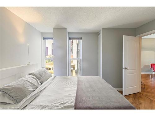 411-135 James Street S, Hamilton, ON - Indoor Photo Showing Bedroom