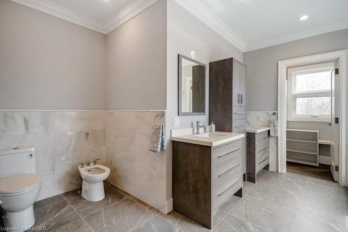 1211 Pinegrove Road, Oakville, ON - Indoor Photo Showing Bathroom