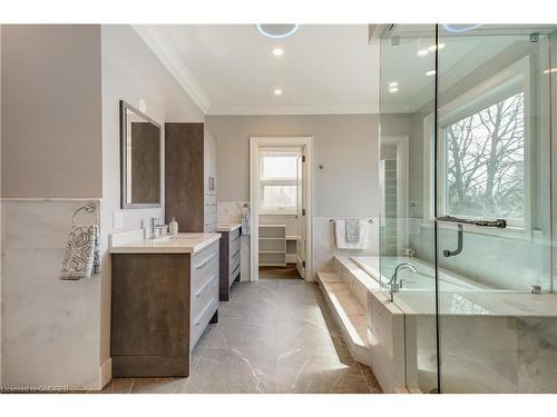 1211 Pinegrove Road, Oakville, ON - Indoor Photo Showing Bathroom