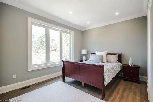 1211 Pinegrove Road, Oakville, ON - Indoor Photo Showing Bedroom